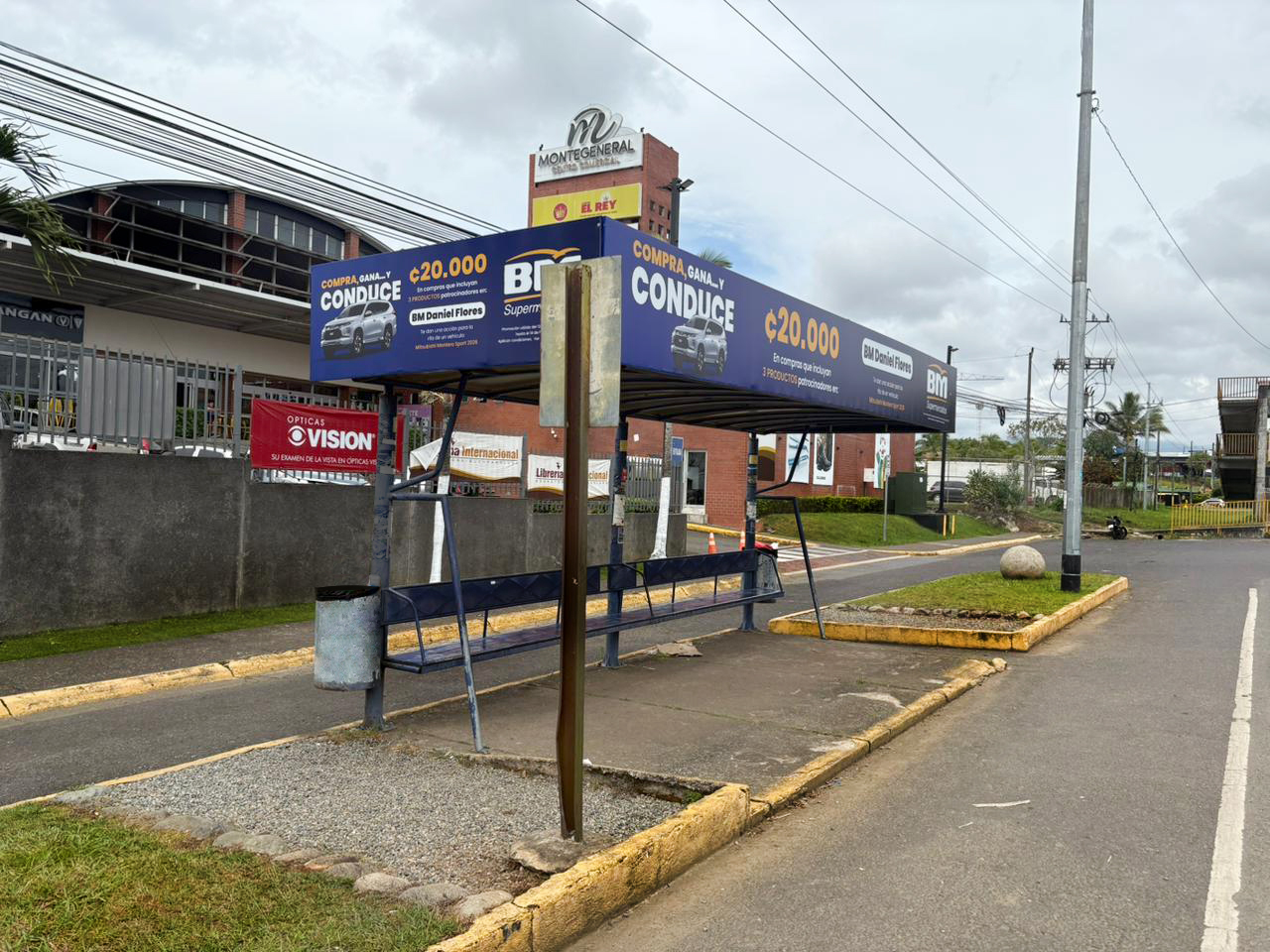 Frente a Grupo Veinsa, Costado Sur de Walmart