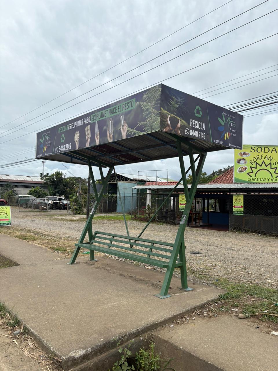 Frente a Grupo Veinsa, Costado Sur de Walmart
