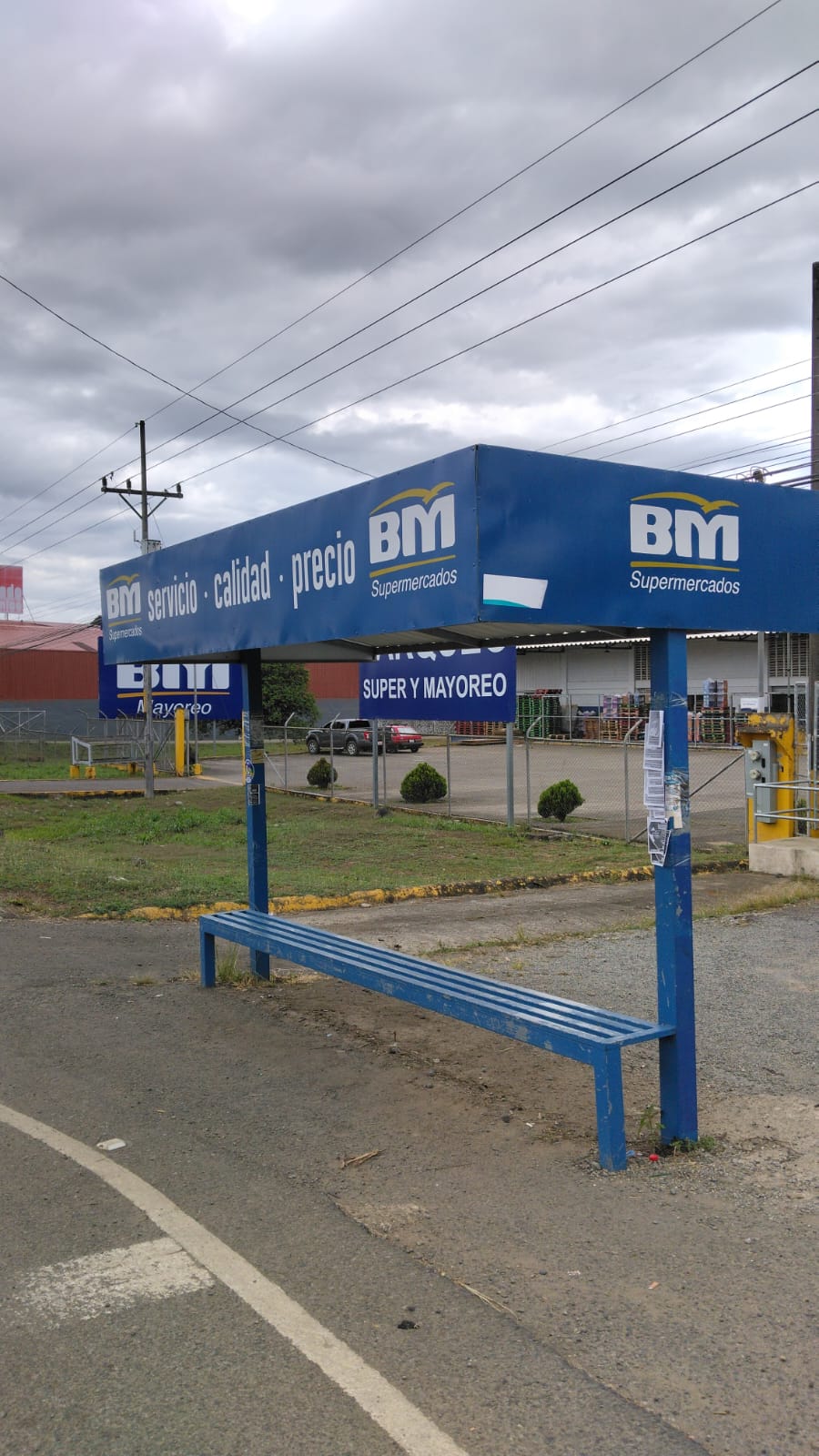 Frente a BM Supermercado & Mayoreo